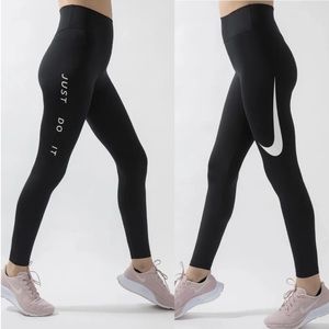Nike Swoosh Run Women's 7/8-Length Mid-Rise Running Leggings size small Black